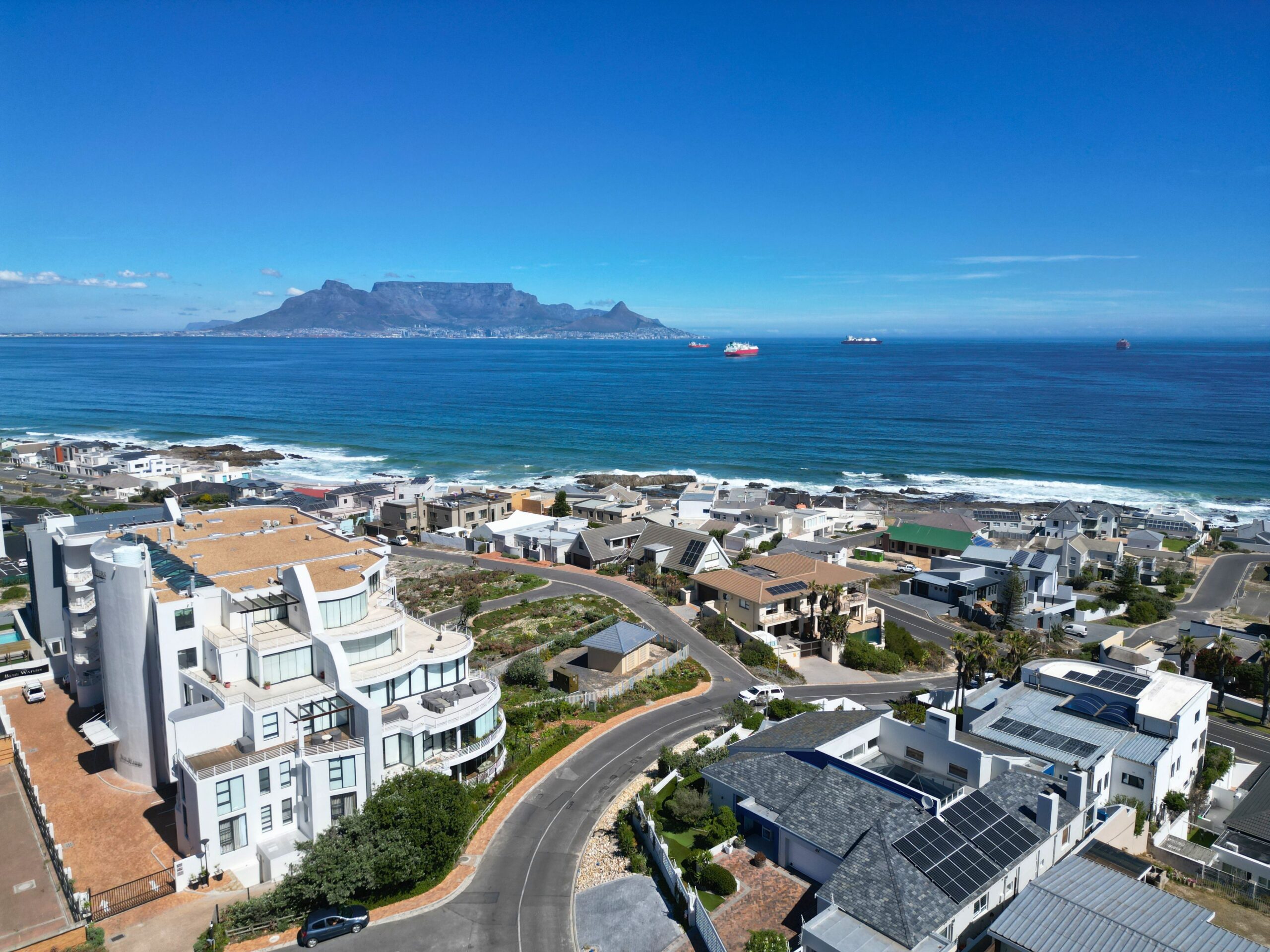 Explore Bloubergstrand